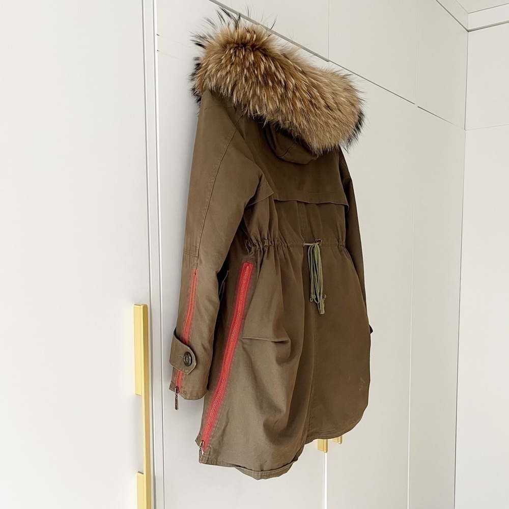 STUNNING parka with fur collar and contrasting zippers - Picture 7 of 13